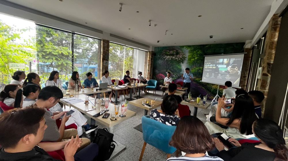 Anh Nguyễn Trung Ninh chia sẻ kinh nghiệm đầu tư bất động sản với học viên